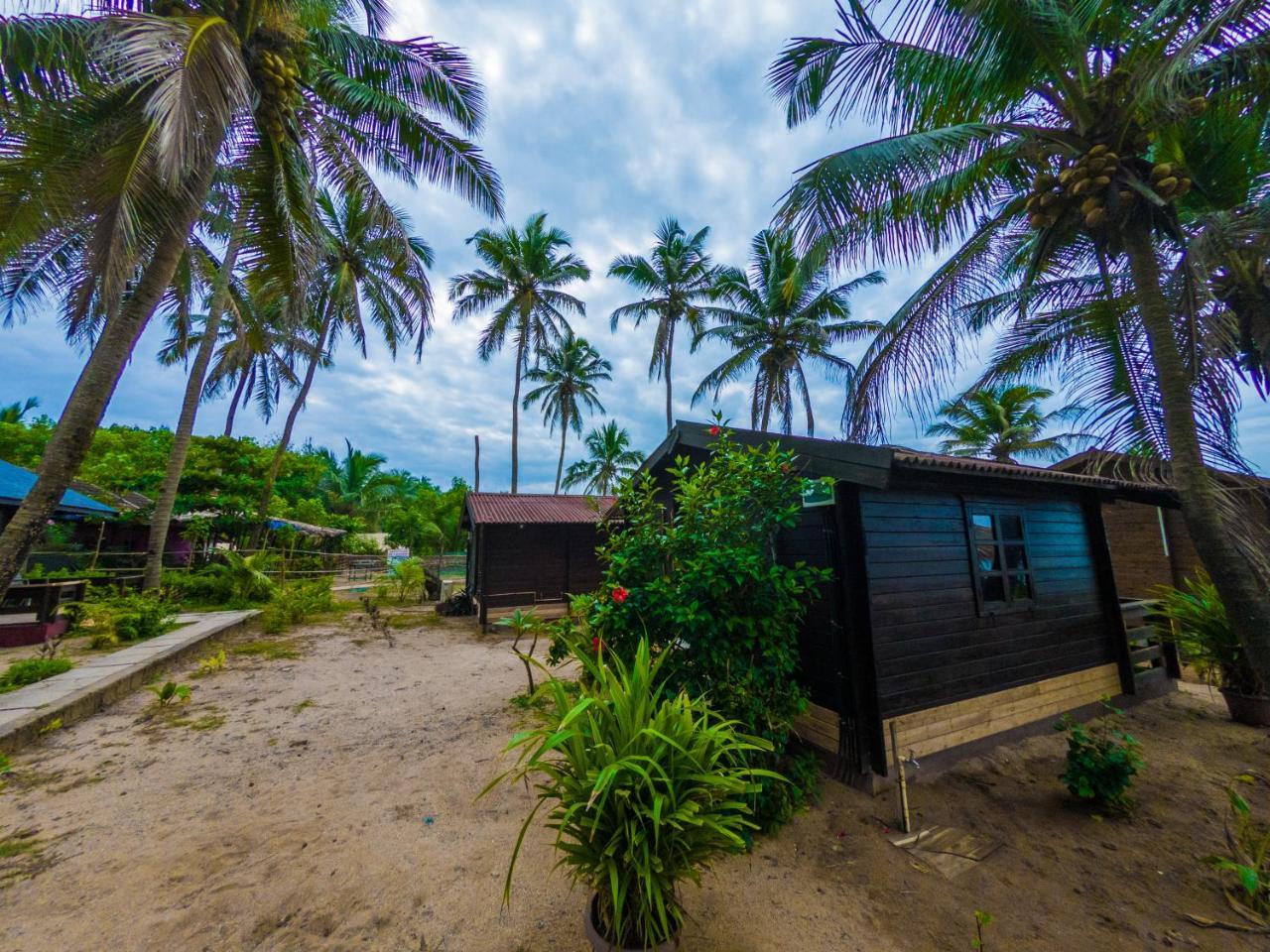 Vista Praia Beach Resort Анжуна Экстерьер фото