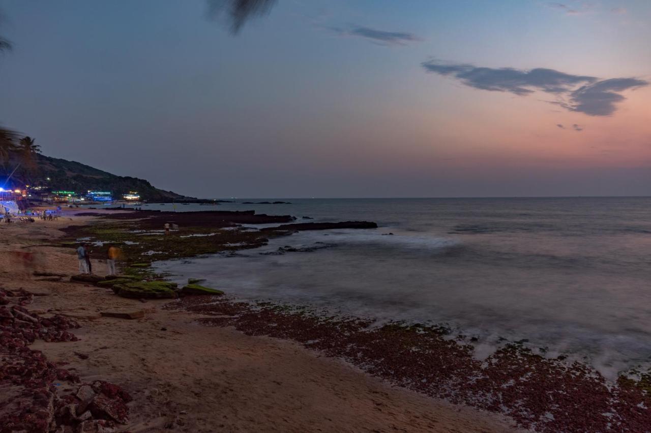 Vista Praia Beach Resort Анжуна Экстерьер фото
